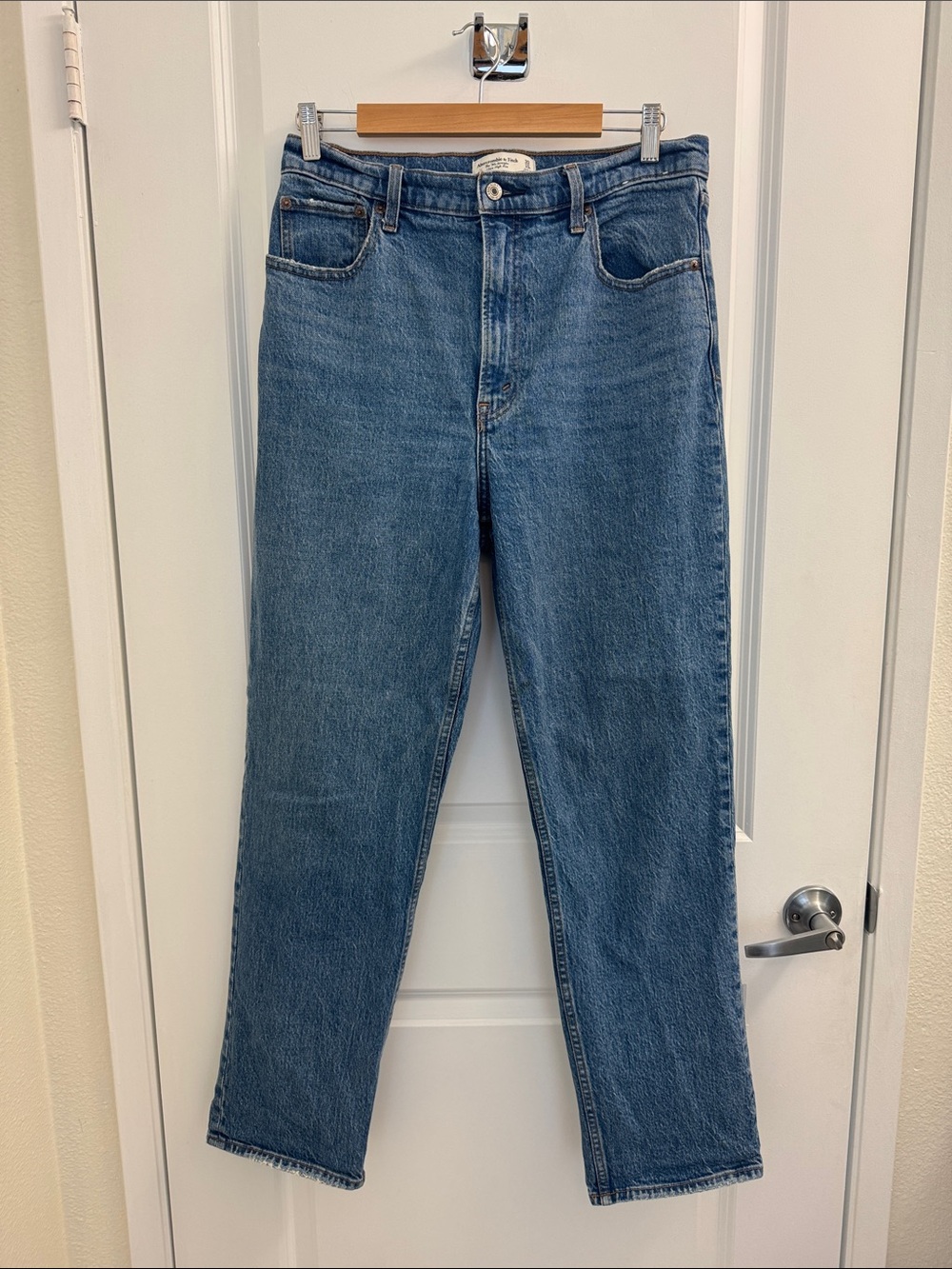 Abercrombie & Fitch Classic Straight-Leg 90s Ultra High Rise Jeans